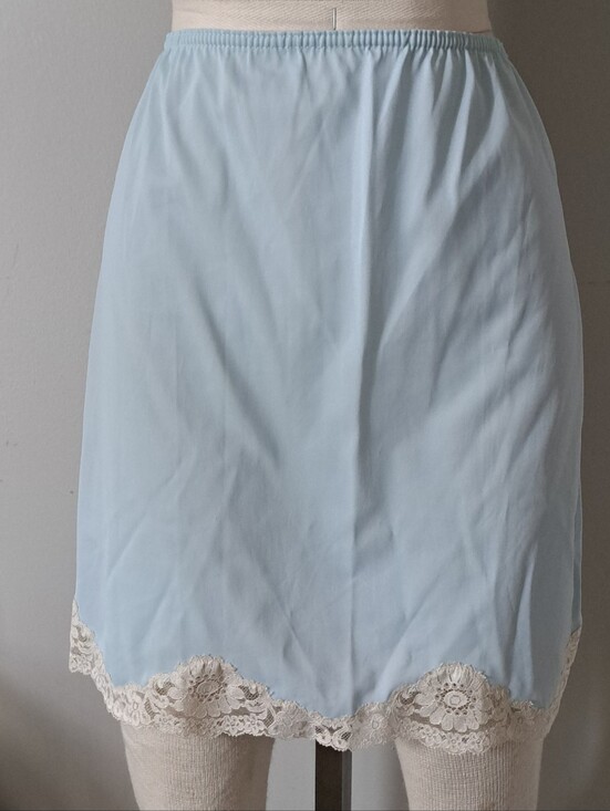 CARESSE Other - VTG CARESSE Pale Blue Lace-Trim Half Slip short nylon pin up chic glam medium
